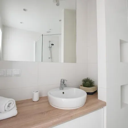 アパート Artapartment G 13